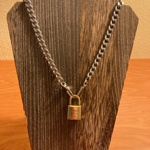 Vintage Louis Vuitton Padlock on a Cuban Chain with rounded clasps. - Picture 5 of 8